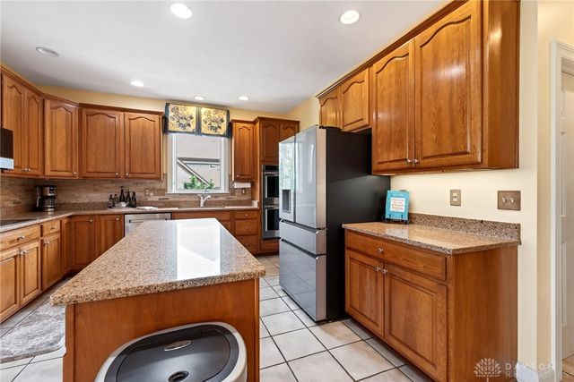 1475 Country Wood Drive, Bellbrook, OH 45440