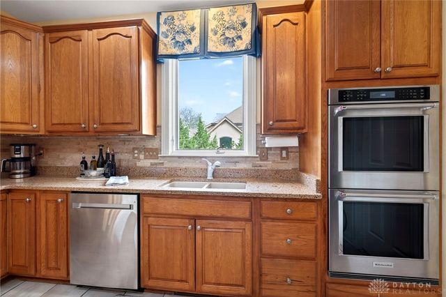 1475 Country Wood Drive, Bellbrook, OH 45440