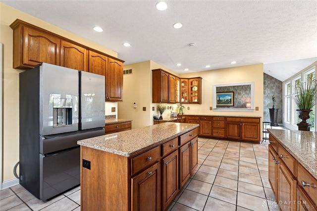 1475 Country Wood Drive, Bellbrook, OH 45440
