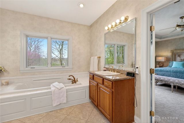 1475 Country Wood Drive, Bellbrook, OH 45440