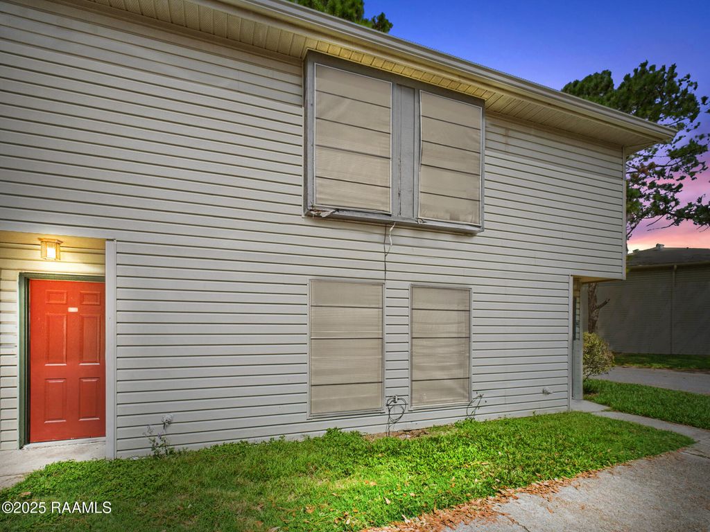 201 High Meadows Boulevard 122, Lafayette, LA 70507