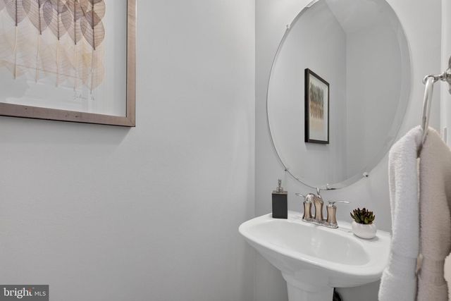 6482 WARWICK CIR, Alexandria, VA 22315