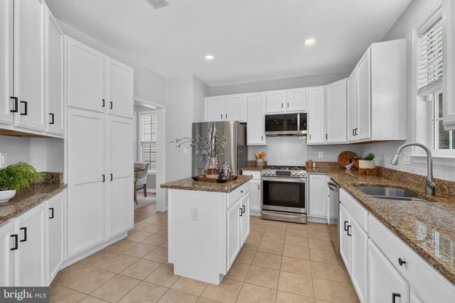 6482 WARWICK CIR, Alexandria, VA 22315