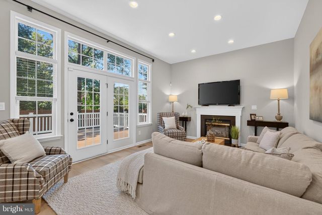 6482 WARWICK CIR, Alexandria, VA 22315
