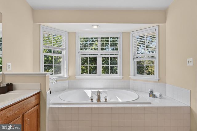 6482 WARWICK CIR, Alexandria, VA 22315