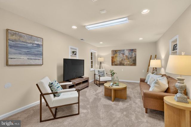 6482 WARWICK CIR, Alexandria, VA 22315