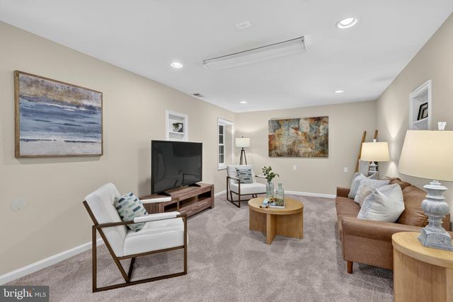 6482 WARWICK CIR, Alexandria, VA 22315