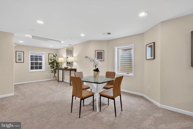 6482 WARWICK CIR, Alexandria, VA 22315