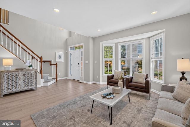 6482 WARWICK CIR, Alexandria, VA 22315