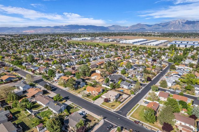 6638 S MILFOIL CIR, West Jordan, UT 84081
