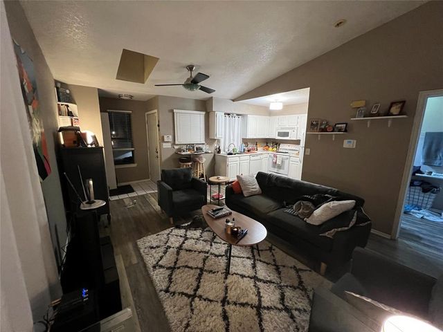 125 W Acres Street N, Norman, OK 73069