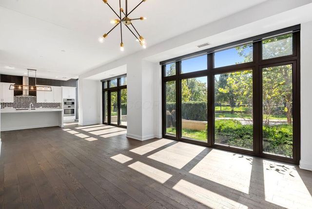 250 W Spring Street, 243, Columbus, OH 43215