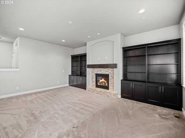 12465 Sw LESSER Rd, Portland, OR 97219