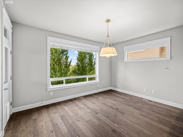 12465 Sw LESSER Rd, Portland, OR 97219