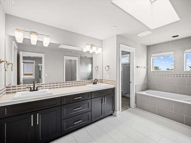 12465 Sw LESSER Rd, Portland, OR 97219