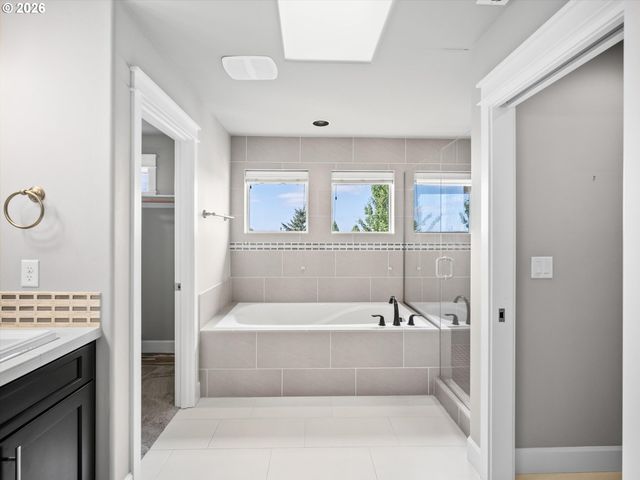 12465 Sw LESSER Rd, Portland, OR 97219