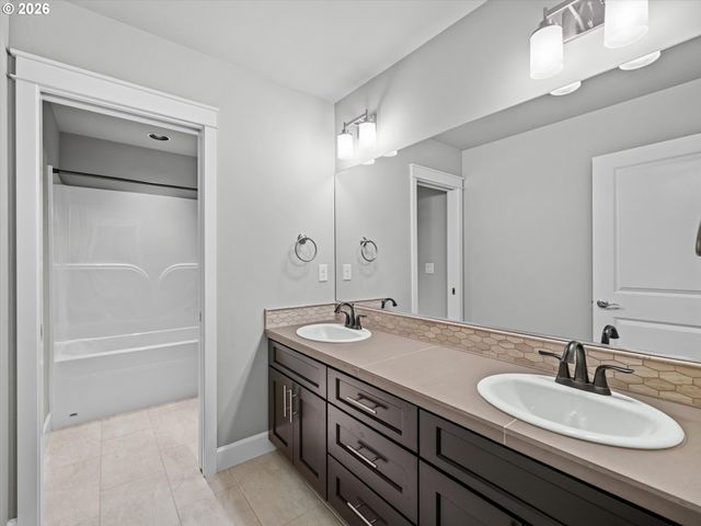 12465 Sw LESSER Rd, Portland, OR 97219