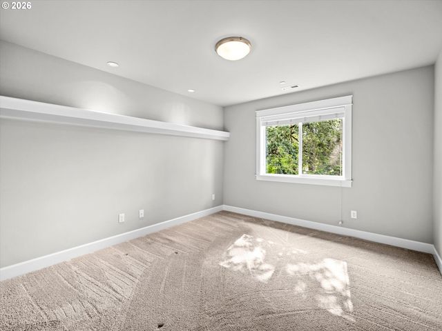 12465 Sw LESSER Rd, Portland, OR 97219