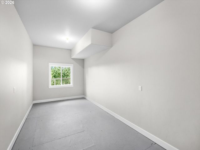 12465 Sw LESSER Rd, Portland, OR 97219