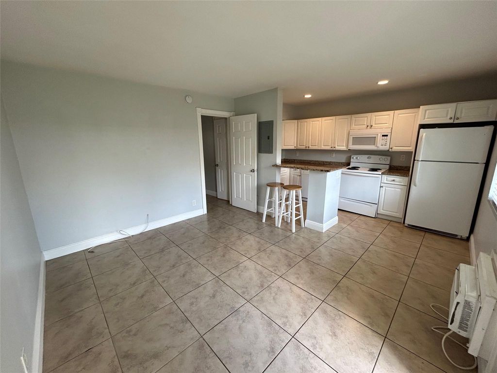 921 NE 17th Avenue 2, Fort Lauderdale, FL 33304
