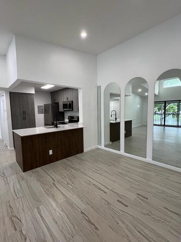 712 Sunny Pine Way C3, Greenacres, FL 33415