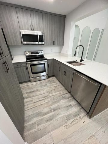 712 Sunny Pine Way C3, Greenacres, FL 33415