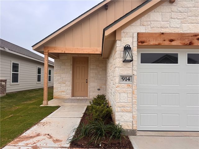 914 Fork Court, College Station, TX 77845