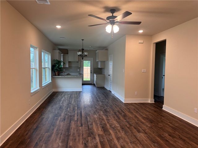 914 Fork Court, College Station, TX 77845