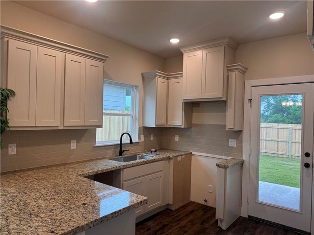 914 Fork Court, College Station, TX 77845