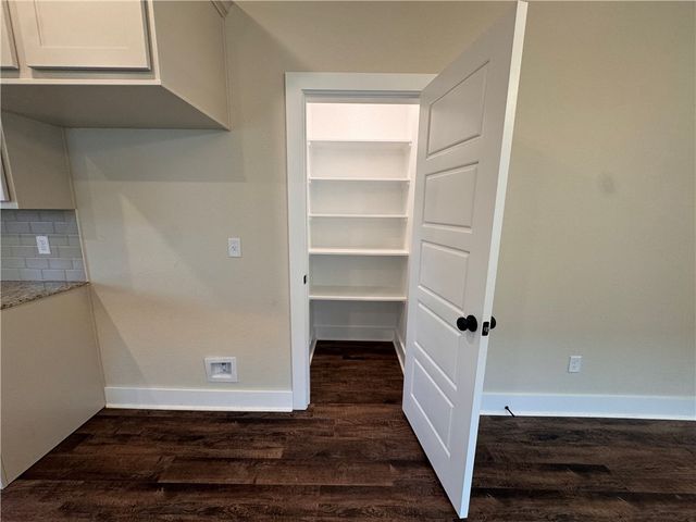 914 Fork Court, College Station, TX 77845