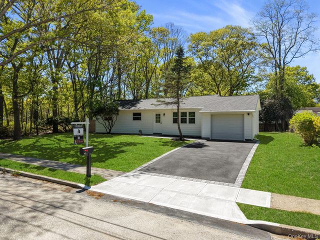 108 Avenue B, Holbrook, NY 11741