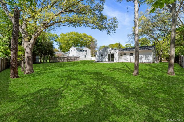 108 Avenue B, Holbrook, NY 11741