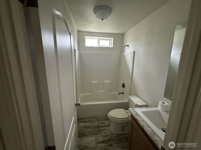 241 E Park Loop, Shelton, WA 98584