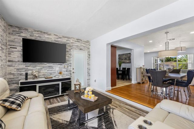 8631 SW 16th Ter, Miami, FL 33155