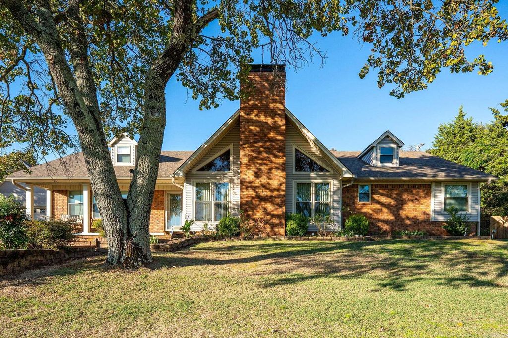 1000 Grandview Heights Drive, Conway, AR 72032