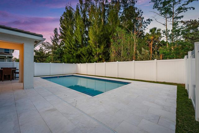 18452 Glenstone Street, Jupiter, FL 33458