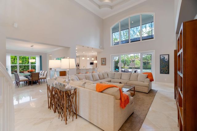 7708 Maywood Crest Dr, Palm Beach Gardens, FL 33412