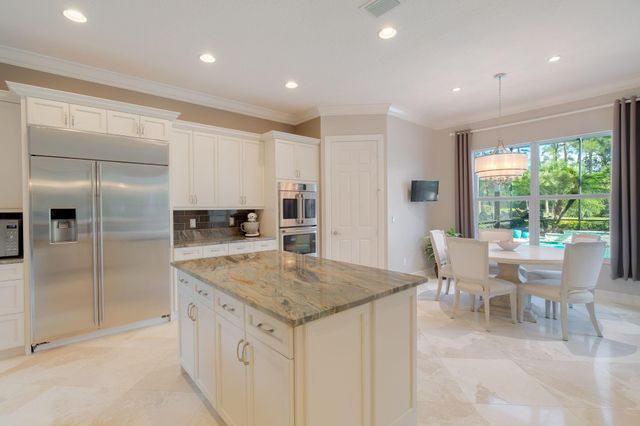 7708 Maywood Crest Dr, Palm Beach Gardens, FL 33412