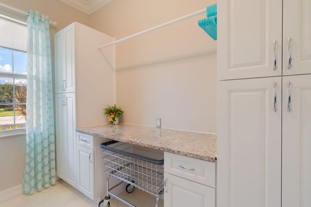 7708 Maywood Crest Dr, Palm Beach Gardens, FL 33412