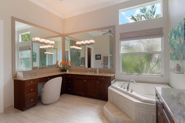 7708 Maywood Crest Dr, Palm Beach Gardens, FL 33412