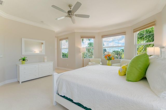 7708 Maywood Crest Dr, Palm Beach Gardens, FL 33412