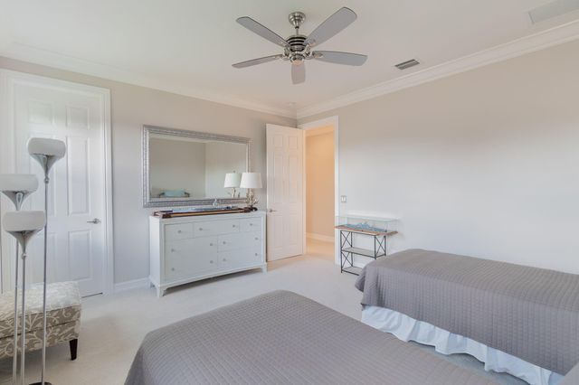 7708 Maywood Crest Dr, Palm Beach Gardens, FL 33412