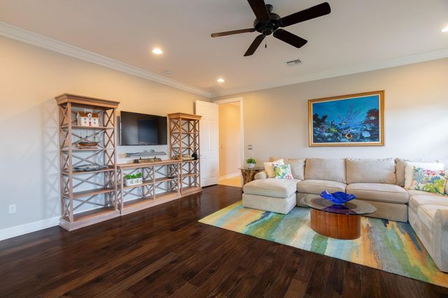 7708 Maywood Crest Dr, Palm Beach Gardens, FL 33412