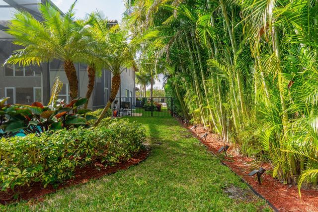 7708 Maywood Crest Dr, Palm Beach Gardens, FL 33412