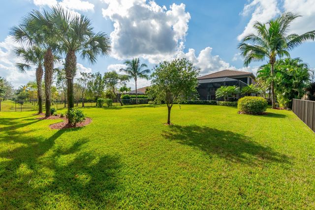 7708 Maywood Crest Dr, Palm Beach Gardens, FL 33412