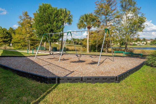 7708 Maywood Crest Dr, Palm Beach Gardens, FL 33412