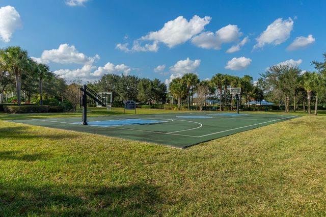 7708 Maywood Crest Dr, Palm Beach Gardens, FL 33412