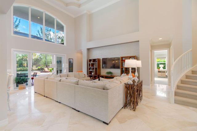 7708 Maywood Crest Dr, Palm Beach Gardens, FL 33412