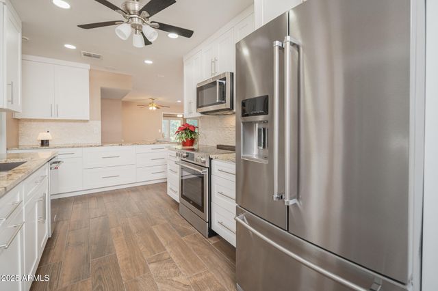 10870 W CLAIR Drive, Sun City, AZ 85351