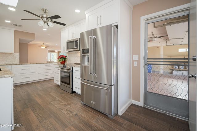 10870 W CLAIR Drive, Sun City, AZ 85351